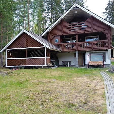 Viihtyisae Hirsimoekki Jaerven Rannalla Siikainen Buitenkant foto