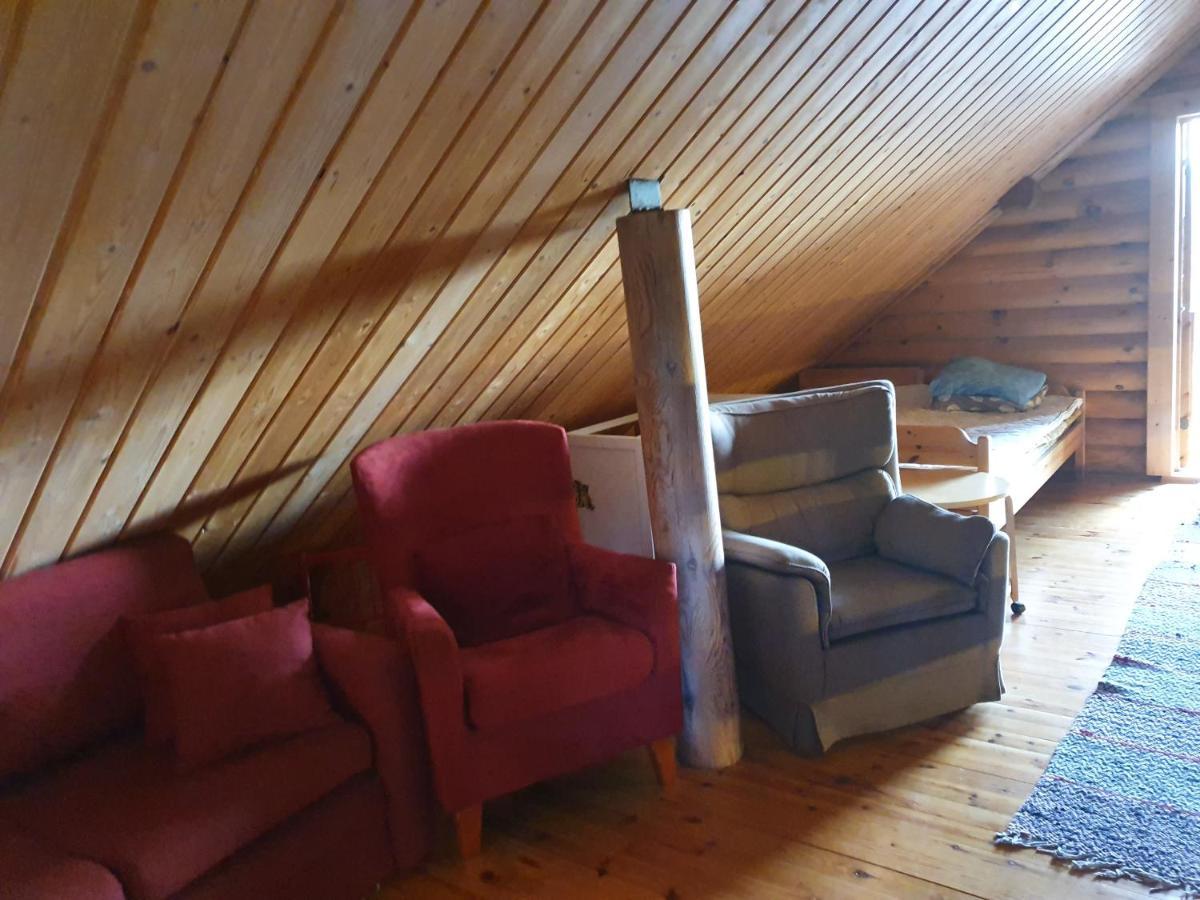 Viihtyisae Hirsimoekki Jaerven Rannalla Siikainen Buitenkant foto