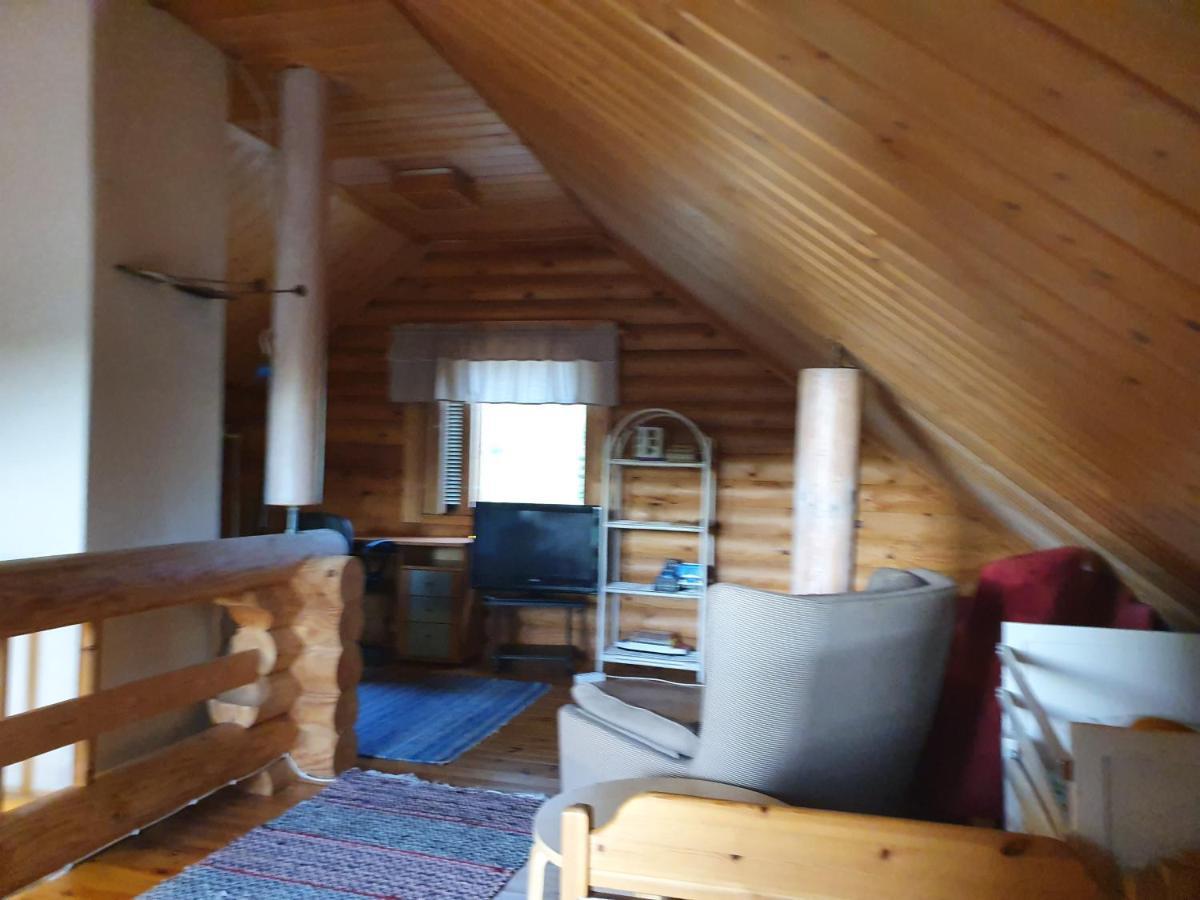 Viihtyisae Hirsimoekki Jaerven Rannalla Siikainen Buitenkant foto