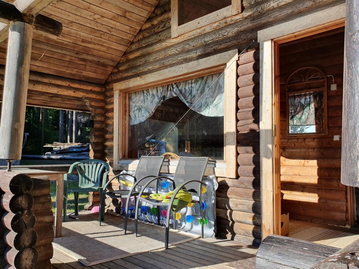 Viihtyisae Hirsimoekki Jaerven Rannalla Siikainen Buitenkant foto