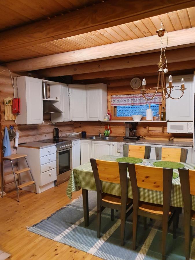 Viihtyisae Hirsimoekki Jaerven Rannalla Siikainen Buitenkant foto