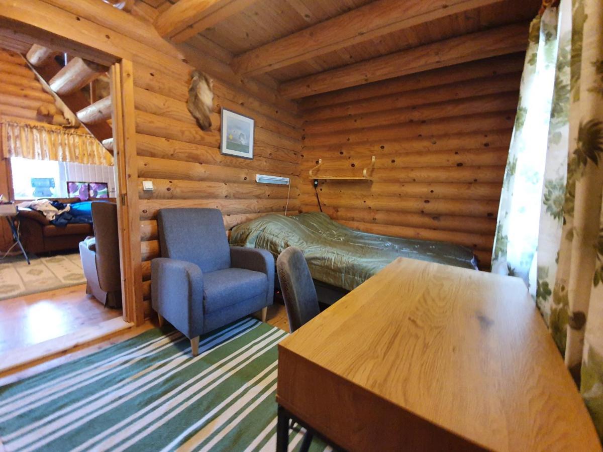 Viihtyisae Hirsimoekki Jaerven Rannalla Siikainen Buitenkant foto