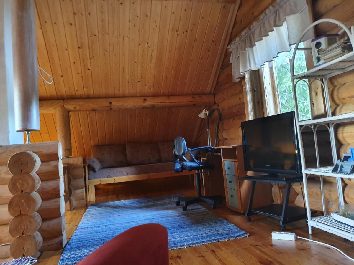 Viihtyisae Hirsimoekki Jaerven Rannalla Siikainen Buitenkant foto