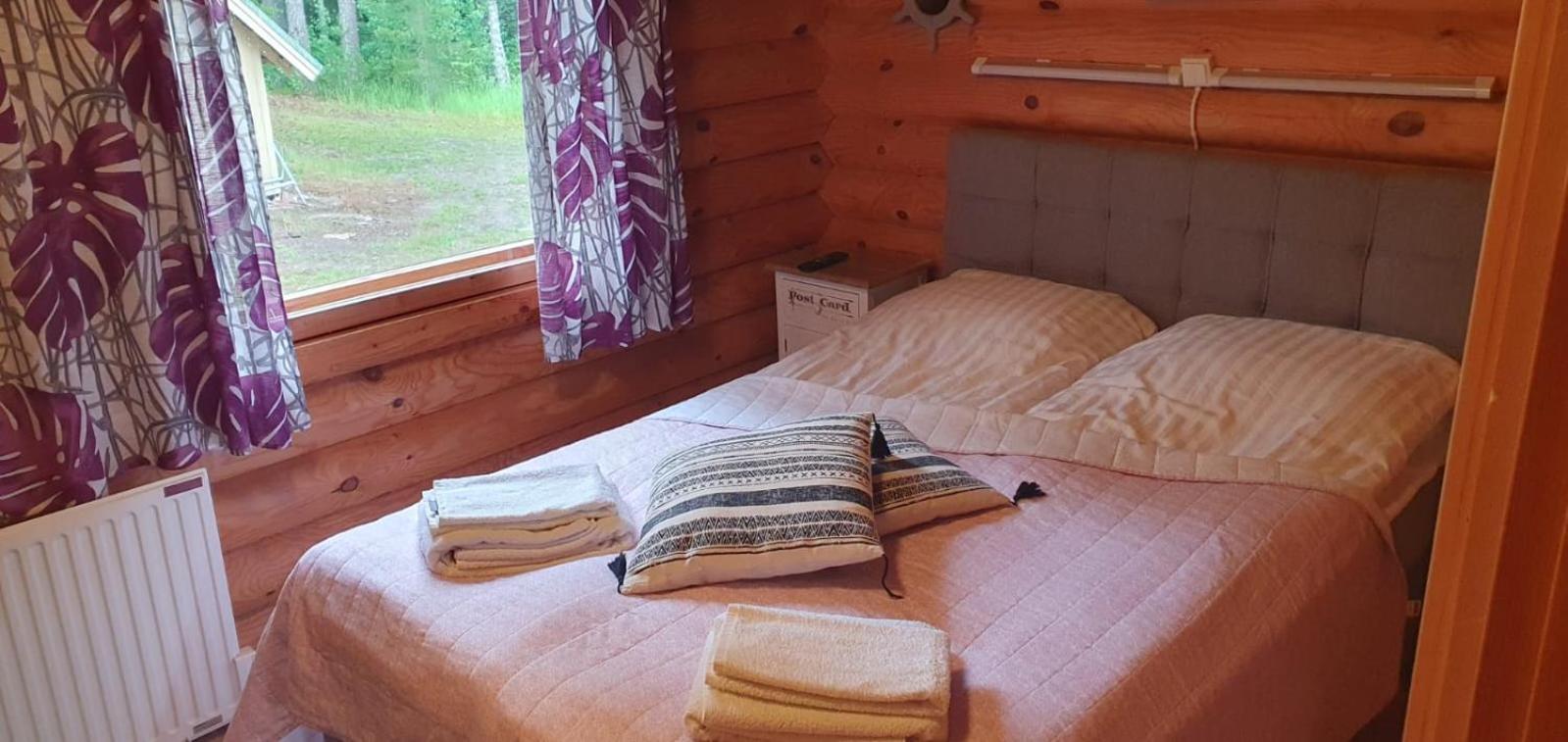 Viihtyisae Hirsimoekki Jaerven Rannalla Siikainen Buitenkant foto