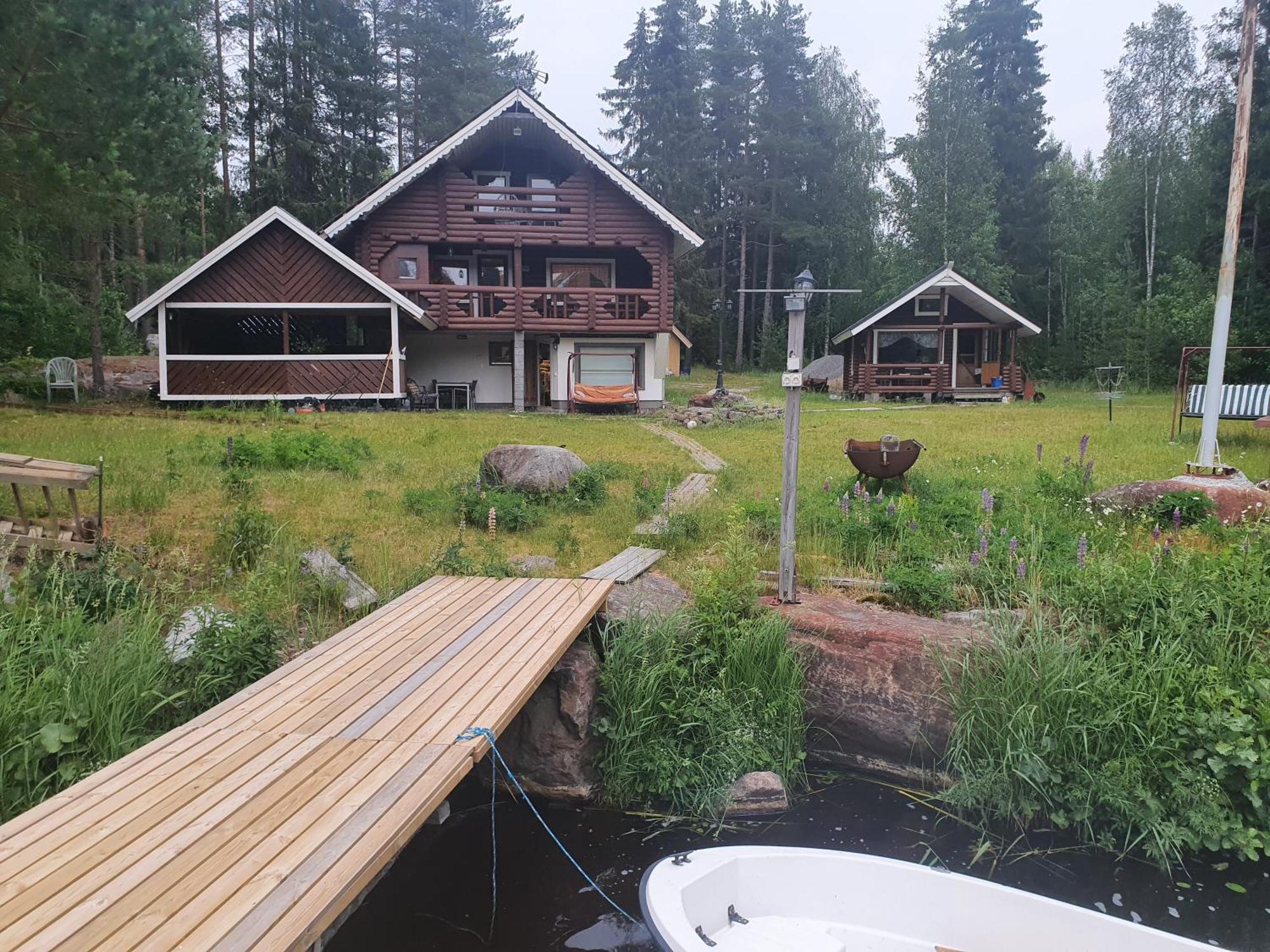 Viihtyisae Hirsimoekki Jaerven Rannalla Siikainen Buitenkant foto
